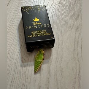 New Disney princess tiana ice cream cone pin
the princess and the frog